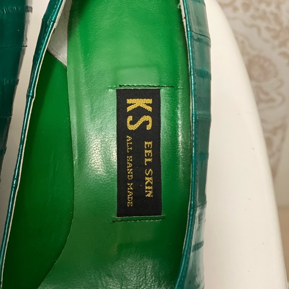 Elegant Emerald Green Women's Heels - Picture 4 of 11